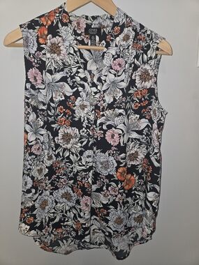 Jones New York Sleeveless Floral V-Neck Top in Black with Pink & Orange Flowers